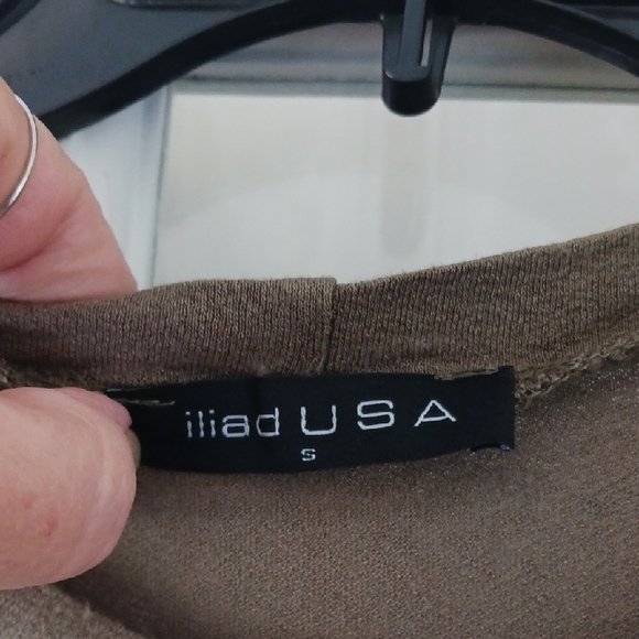 High-Low Top - Picture 2 of 5